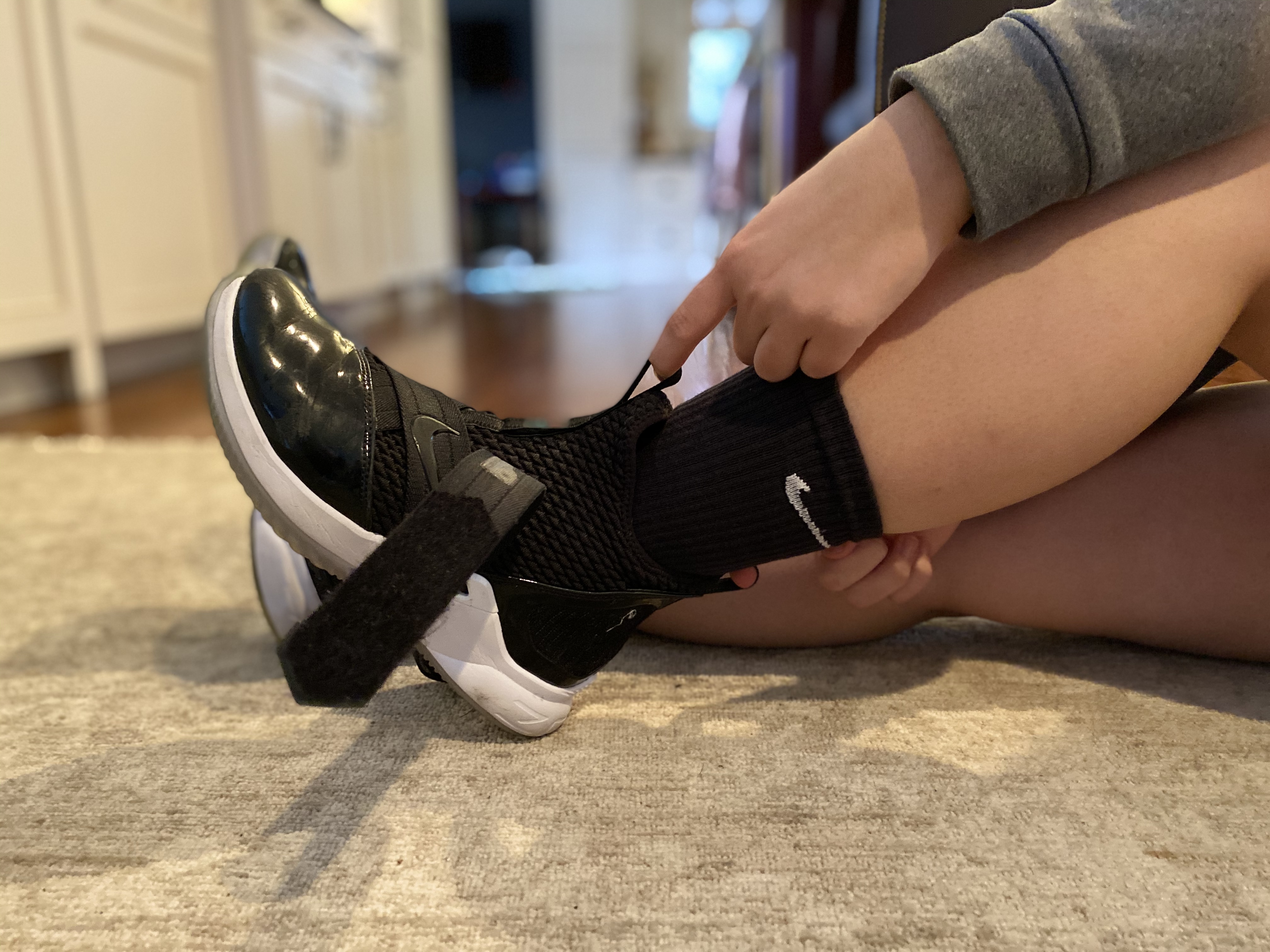 04 Shoe tying